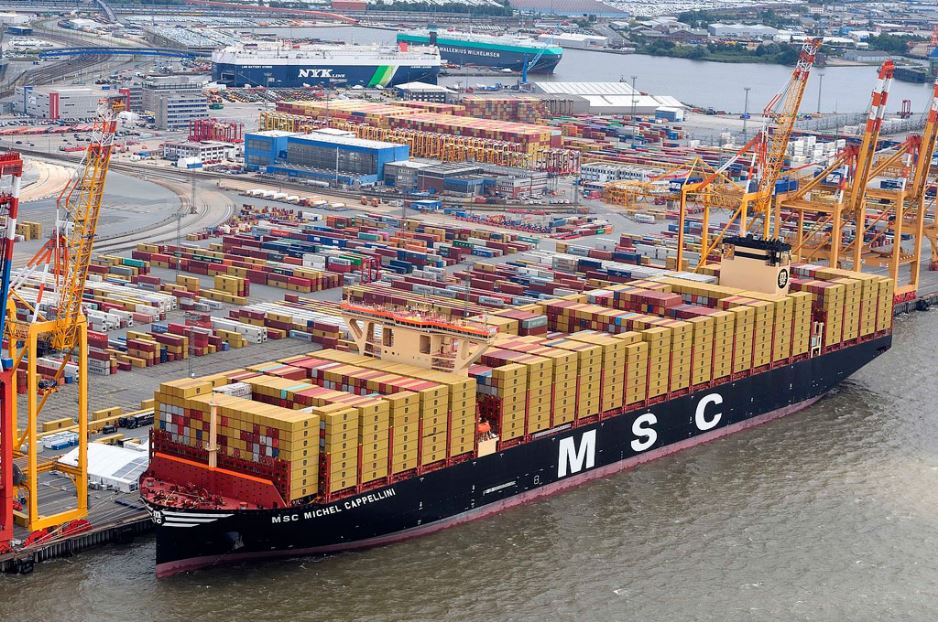 Maior porta conteineres do Mundo é nomeado no porto de bremen