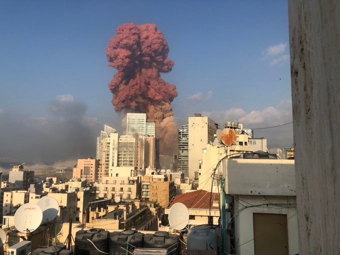 Explosão de grandes proporções atinge Beirute